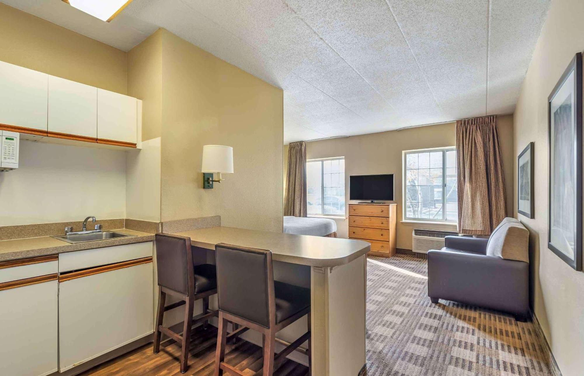 Extended Stay America Select Suites - Chicago - Lombard - Oakbrook Oakbrook Terrace Exterior photo