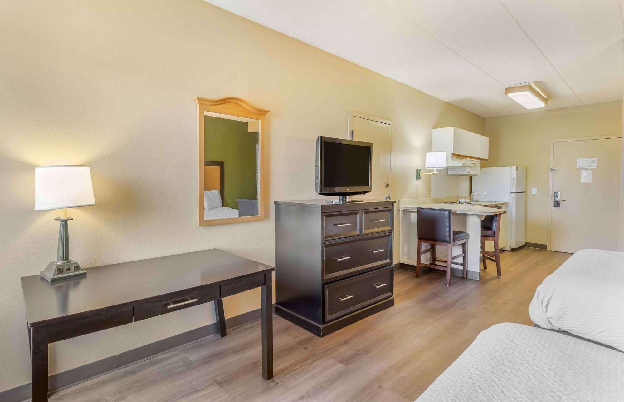 Extended Stay America Select Suites - Chicago - Lombard - Oakbrook Oakbrook Terrace Exterior photo